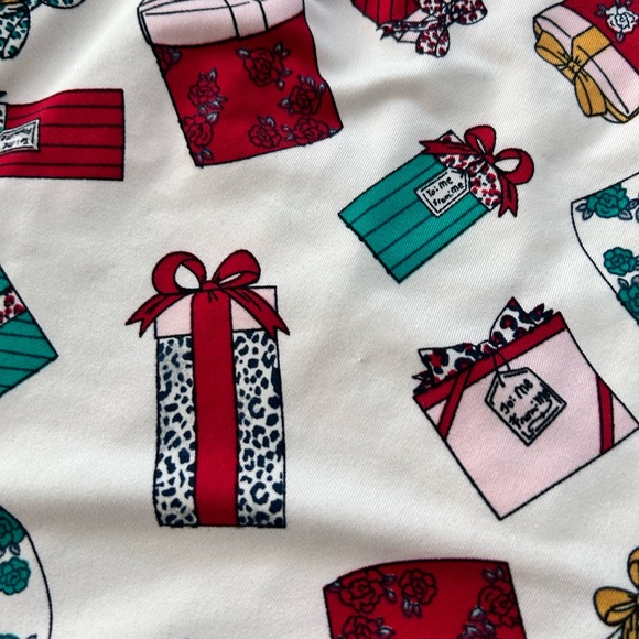 Secret Treasures Women’s PJ Set w Presents
Holiday Christmas 

Size XL - Picture 7 of 9